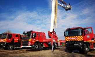 Atenție, șoferi! Mai multe autospeciale se deplasează în regim de urgență la Spitalul Municipal din Dej