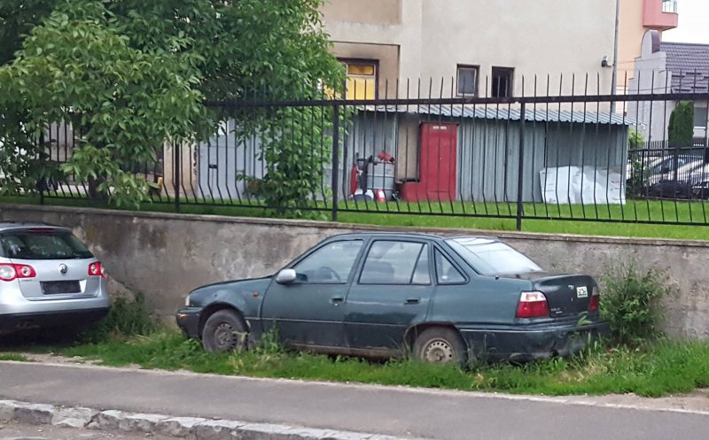 Peste 2000 de mașini abandonate pe străzile din Cluj-Napoca
