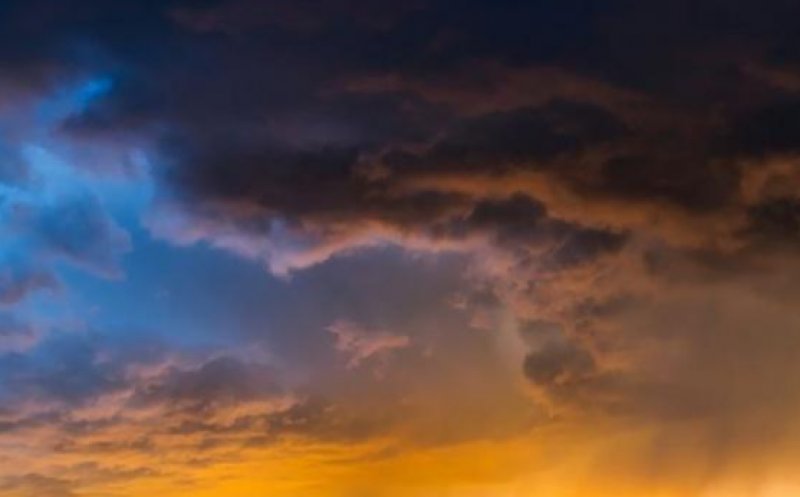 ALERTĂ meteo: Cer roșu ca focul și ploi "de sânge"! Ce se întâmplă deasupra Europei