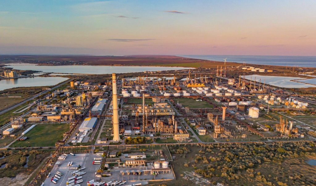 Cea mai mare rafinărie din țară intră în revizie, într-un moment în care carburanții depășesc 8,2 lei/litru