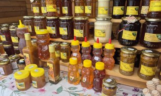 Turul târgurilor de mărțișoare din Cluj-Napoca: De la obiecte lucrate manual, la flori, dulciuri și bucate tradiționale. Ce prețuri sunt