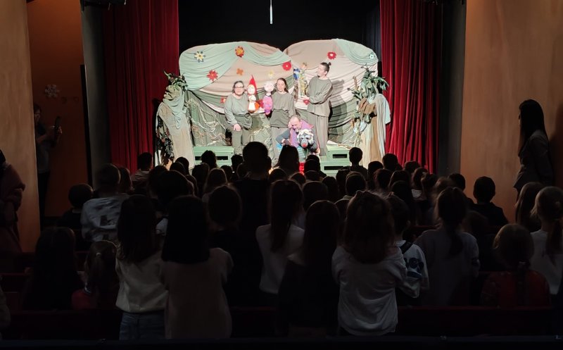 Spectacolul 'Trei cadouri fermecate' revine pe scena Teatrului de Păpuși 'Puck'