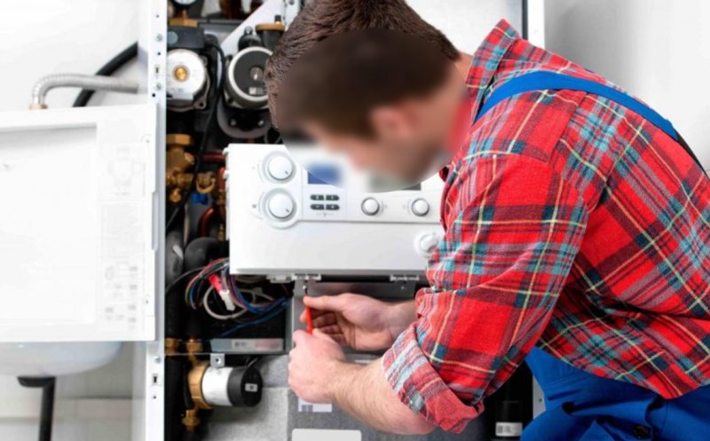 Instalator cercetat pentru înșelăciune în serie: a luat bani de la clujeni pentru centrale termice și a dispărut