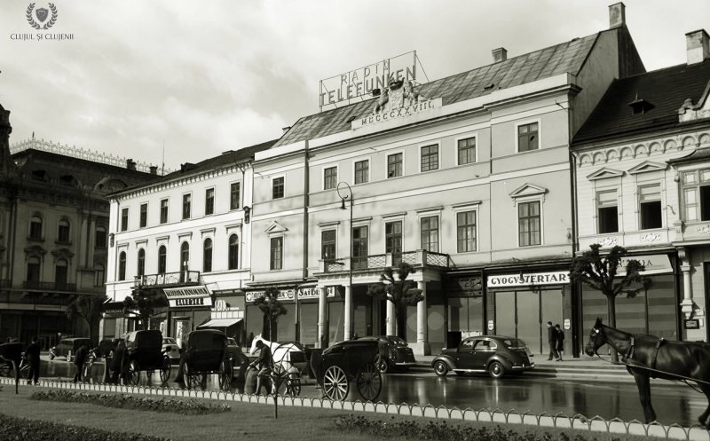 Trăsuri așteptând clienți în Piața Unirii