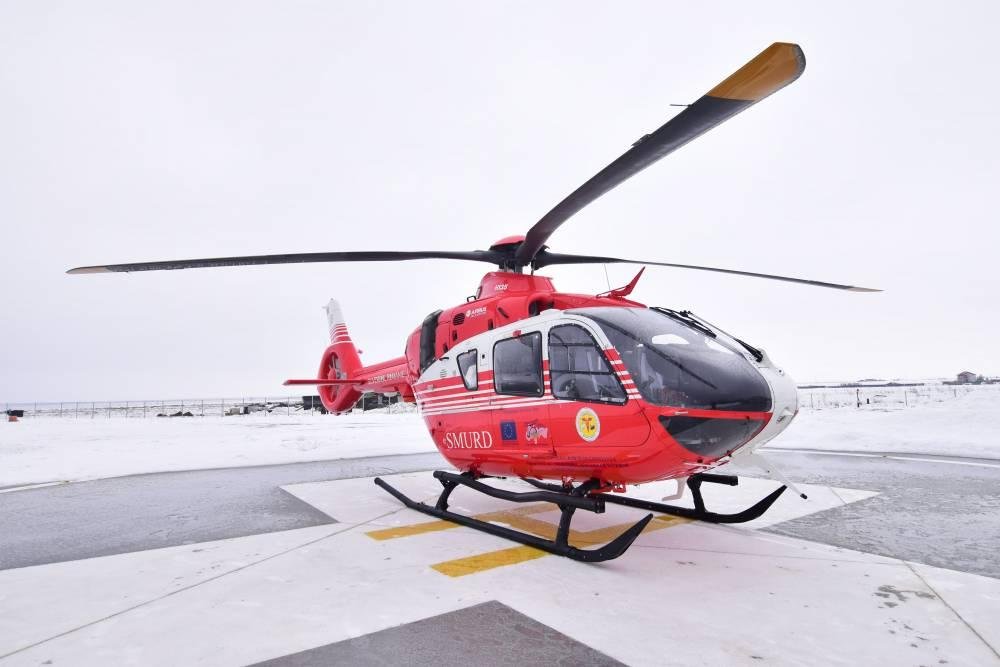 Fetiță de 1 an și 5 luni, resuscitată de medici și transportată de urgență la Cluj, după ce s-a înecat cu o alună