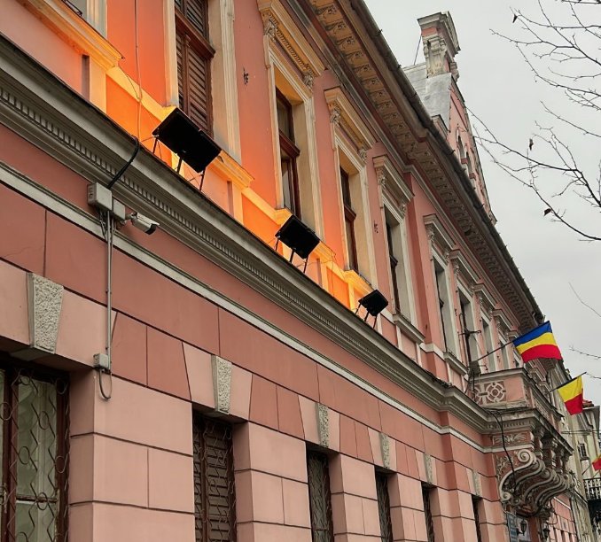 Dejul se alătură mobilizării mondiale! Primăria iluminată în portocaliu pentru lupta împotriva cancerului