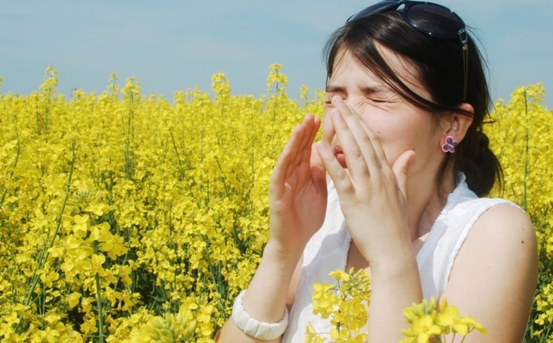 Un obicei simplu înainte de culcare ar putea reduce simptomele alergiilor, spun medicii