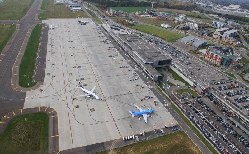 Grevă generală pe unul dintre aeroporturile pe care românii călătoresc cel mai mult