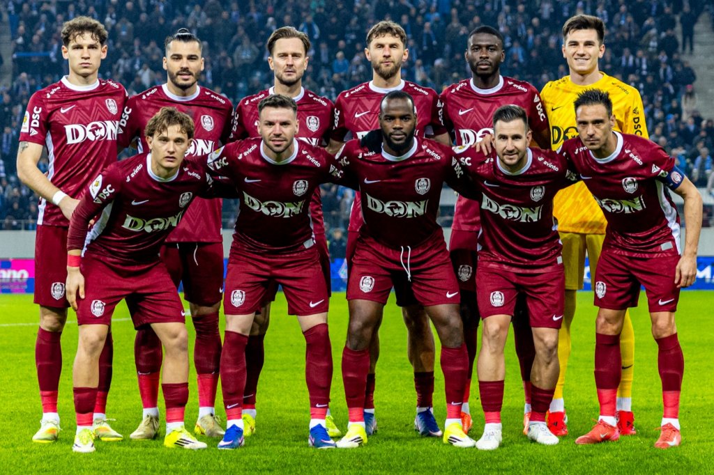CFR Cluj, cea mai în formă echipă a Superligii, cu 11 victorii la rând, intrată în lupta la titlu, dar ”driblată” de Lucescu. O singură convocare