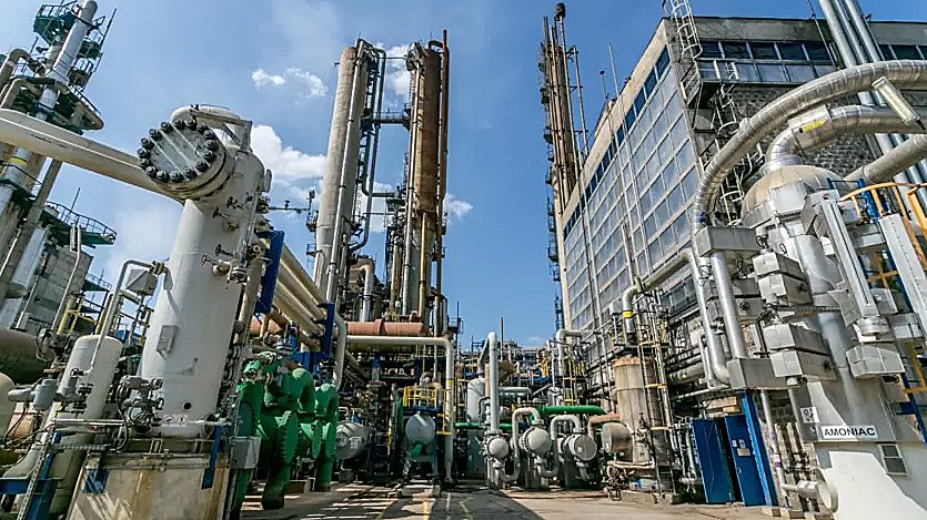 Azomureș a demarat procedurile pentru concedierea colectivă a 2500 de angajați