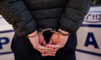 Doi clujeni, reținuți după ce au vandalizat o clădire de patrimoniu din Cluj-Napoca. Prejudiciu major