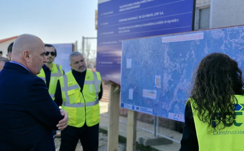 Premierul Bolojan, vizită pe șantierul de pe calea ferată Cluj - Episcopia Bihor: “Penalități pentru constructori”