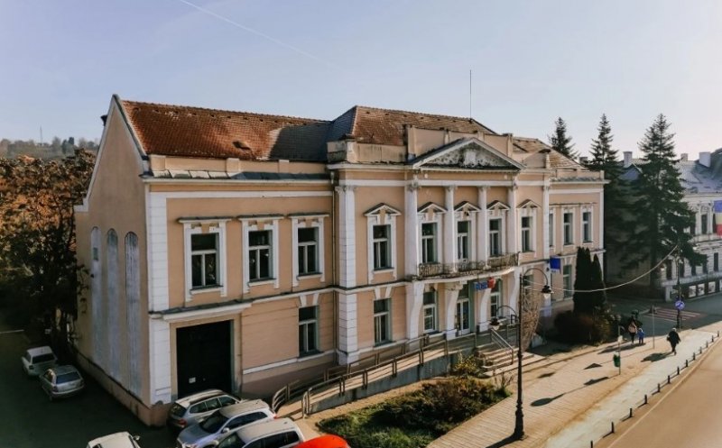 O proprietate cu identitate istorică, scoasă la vânzare în Turda. Cât costă clădirea emblematică