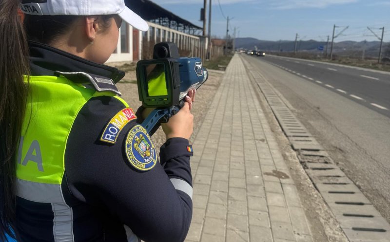Controale pe drumurile din Cluj: Zeci de șoferi prinși cu viteză și fără centură, amendați pe loc