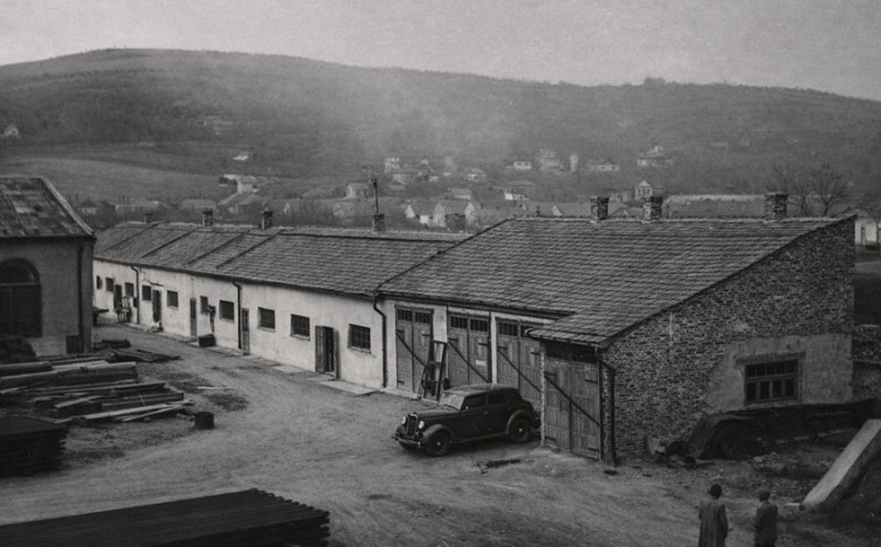 Garajele și atelierele de tâmplărie manuală a fabricii Tehnofrig, anul 1949