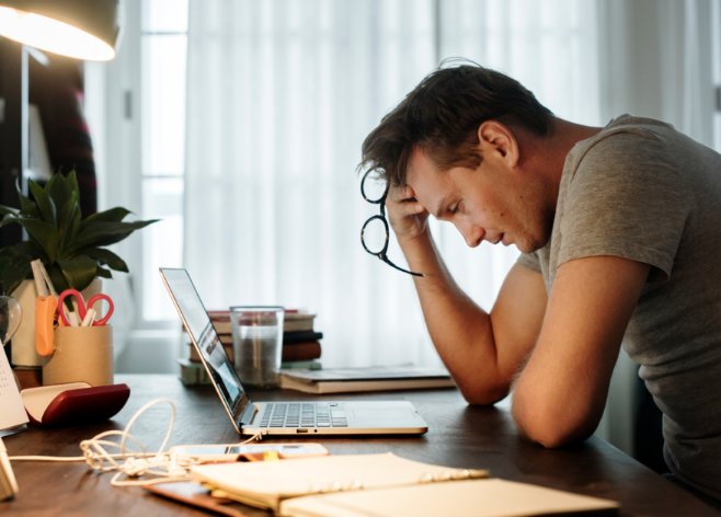 Studiu: Fiecare persoană stresantă din viața ta te poate îmbătrâni cu luni de zile