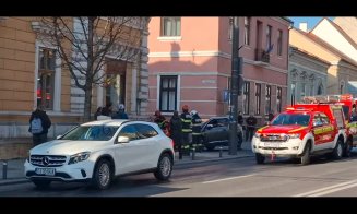 Accident grav pe Moților. Tânără pieton, resuscitată / Traficul este blocat parțial pe sensul de mers spre Mănăștur