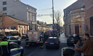 Accident grav pe Moților. Tânără pieton, resuscitată / Traficul este blocat parțial pe sensul de mers spre Mănăștur