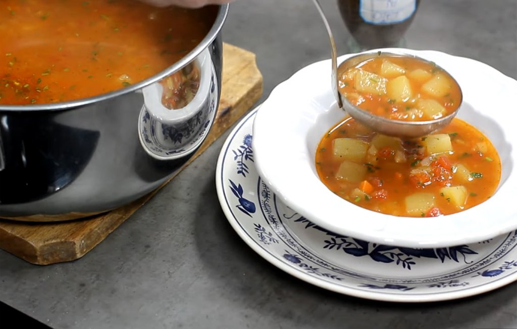 Ciorba „săracului”. Te costă puțin peste 2 lei porția