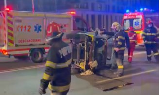 Accident teribil în Mărăști. O mașină s-a răsturnat pe podul de pe Aurel Vlaicu: "S-a făcut praf"