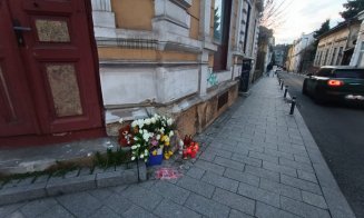 O săptămână de la ACCIDENTUL mortal din fața Primăriei Cluj. Flori, candele și plușuri în memoria Alettei și a copilașului ei nenăscut