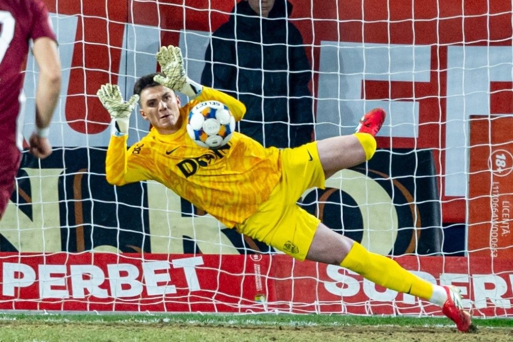 Detalii despre accidentarea lui Mihai Popa. Când ar putea reveni pe teren titularul din poarta CFR-ului