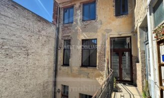 Cu cât se vinde o mansardă dărăpănată dintr-o ”zonă strategică” a Clujului? Are 27 mp și arată ca după bombardamente