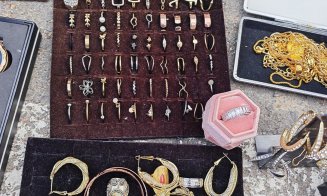 Recoltă în traficul din Cluj: Bijuterii contrafăcute și arme albe