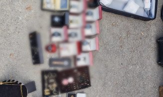 Recoltă în traficul din Cluj: Bijuterii contrafăcute și arme albe numai bune pentru fapte antisociale
