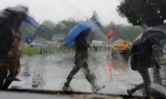 Cluj - ploi în oraș, ninsoare și vânt puternic la munte