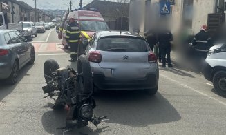 Cluj: motociclist implicat într-un accident rutier, transportat de urgență la spital
