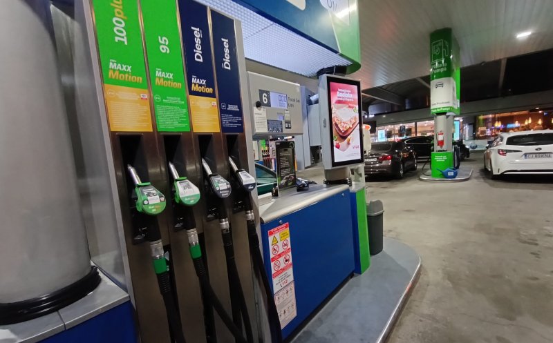 Benzina NU va fi plafonată! Guvernul pregătește reducerea accizei doar pentru motorină / Ce le transmite Bolojan românilor cu mașini pe benzină