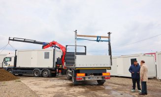 Primele module de locuit destinate familiilor afectate de incendiul de pe strada Margaretelor, instalate pe poziții