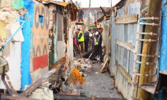 Primele module de locuit destinate familiilor afectate de incendiul de pe strada Margaretelor, instalate pe poziții