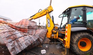 Primele module de locuit destinate familiilor afectate de incendiul de pe strada Margaretelor, instalate pe poziții