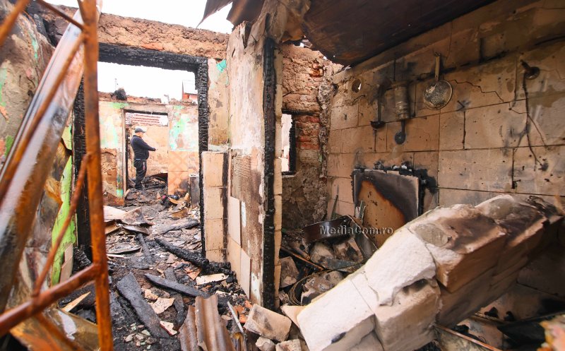 Primele module de locuit destinate familiilor care au pierdut totul în incendiul de pe strada Margaretelor, instalate pe poziții