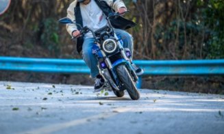 La un pas de tragedie în Cluj: copil de 14 ani prins de polițiști în timp ce conducea ilegal o motocicletă neînmatriculată