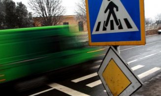 Accident grav în Cluj-Napoca: Două persoane au fost lovite pe trecerea de pietoni de o autoutilitară