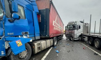 Impact puternic între două TIR-uri pe un drum din Cluj: Intervine SMURD pentru un șofer rănit. Trafic blocat