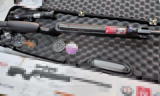 Armă cu aer comprimat și proiectile, descoperite într-un colet ajuns pe Aeroportul Cluj
