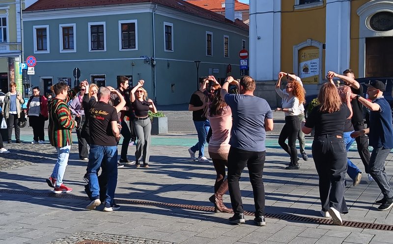 Atmosferă latino la Cluj-Napoca. Dans și voie bună în centrul orașului