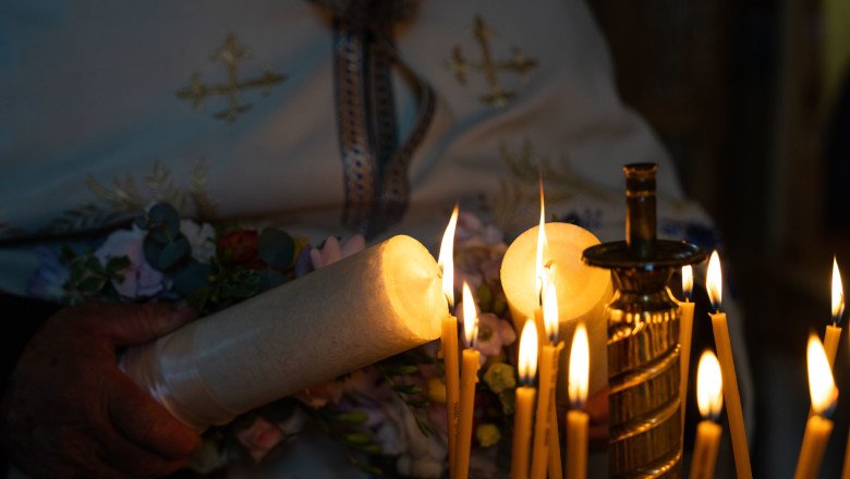 Credincioșii catolici și protestanți sărbătoresc astăzi Paștele