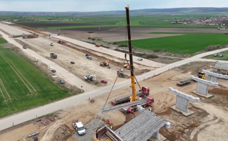 Ritm accelerat pe Autostrada Transilvania: mobilizare puternică și montarea grinzilor reluată pe lotul Chiribiș – Biharia