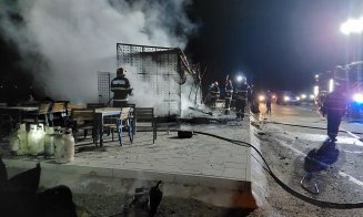 Cluj: INCENDIU izbucnit la un fast-food/ Pompierii au scos din restaurant nu mai puțin de patru butelii