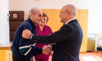 "Nu lăsăm pe nimeni singur". Emil Boc i-a vizitat în Vinerea Mare pe vârstnicii de la Centrul de îngrijire și asistență din Cluj