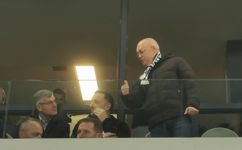 Cum a sărbătorit Boc victoria Universității Cluj. Primarul a urmărit partida alături de Ioan Ovidiu Sabău și Radu Constantea