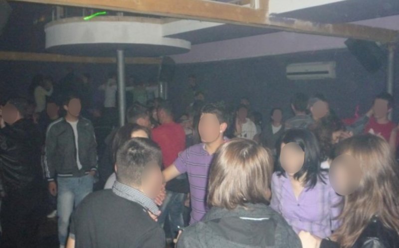 Bătaie în toată regula la o discotecă din Cluj, în noaptea de Paște: un tânăr a fost lovit cu o sticlă în față