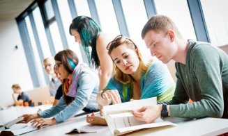 Burse pentru studenții implicați în mentorat și activități extracurriculare. Propunerea ministrului Educației