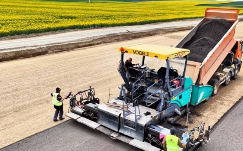 Lucrări în forță pe Autostrada Transilvania: Chiribiș–Biharia, pregătit de asfaltare / Când vom circula până aproape de granița cu Ungaria