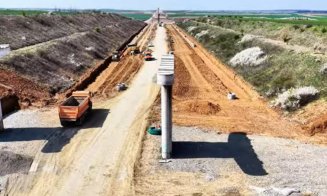 Lucrări în forță pe Autostrada Transilvania: Chiribiș–Biharia, pregătit de asfaltare / Când vom circula până aproape de granița cu Ungaria
